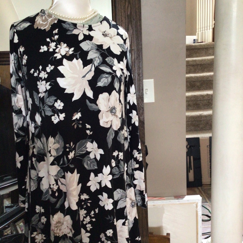 Old navy flowered dress